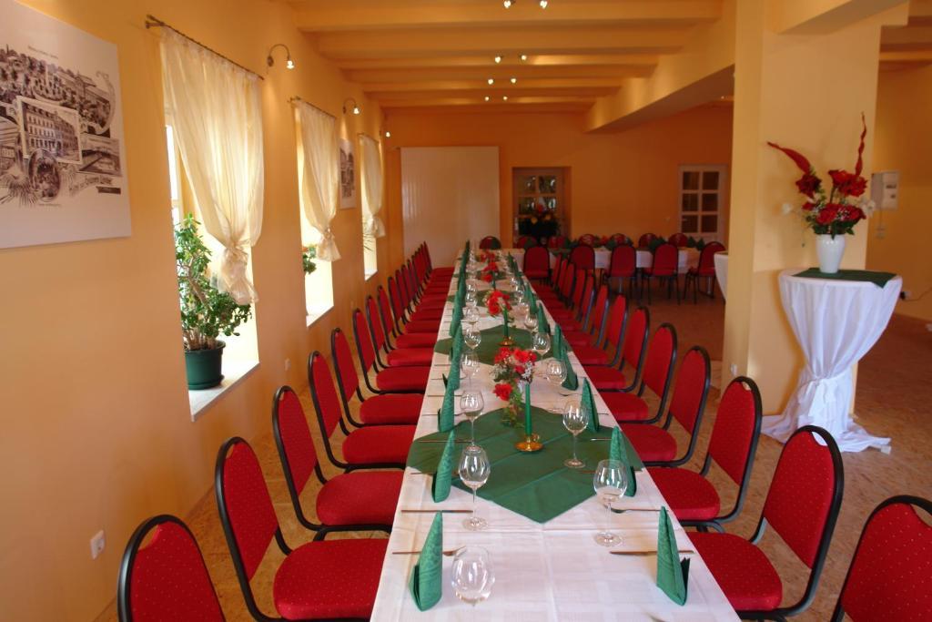 Hotel-Pension Gruene Linde Делич Экстерьер фото